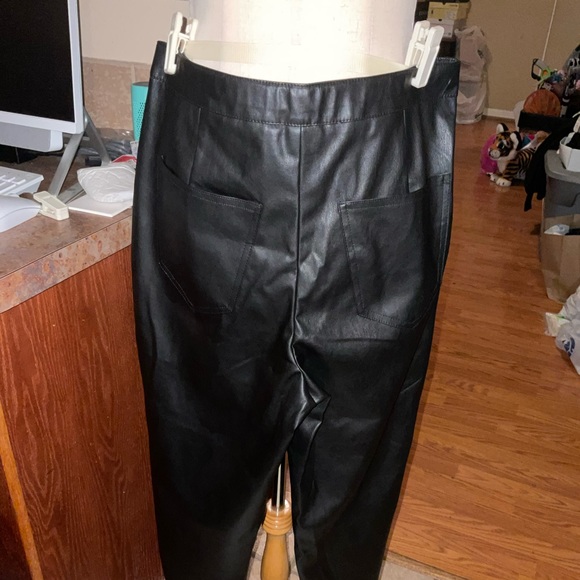 Cato Black Faux Leather Cropped Pullon Pants Size M, NWT - Picture 3 of 15